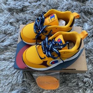 Brand New Toddler champion sneakers size 7